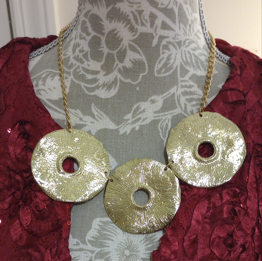 Bogot Necklace and‎ Earring Set